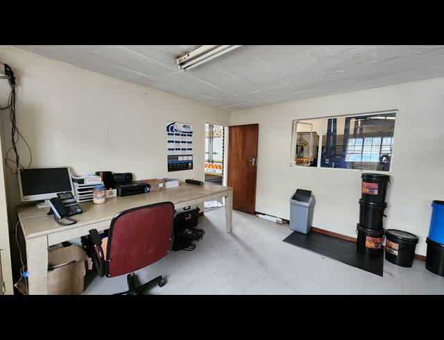 450M² WAREHOUSE TO LET IN EASTLEIGH